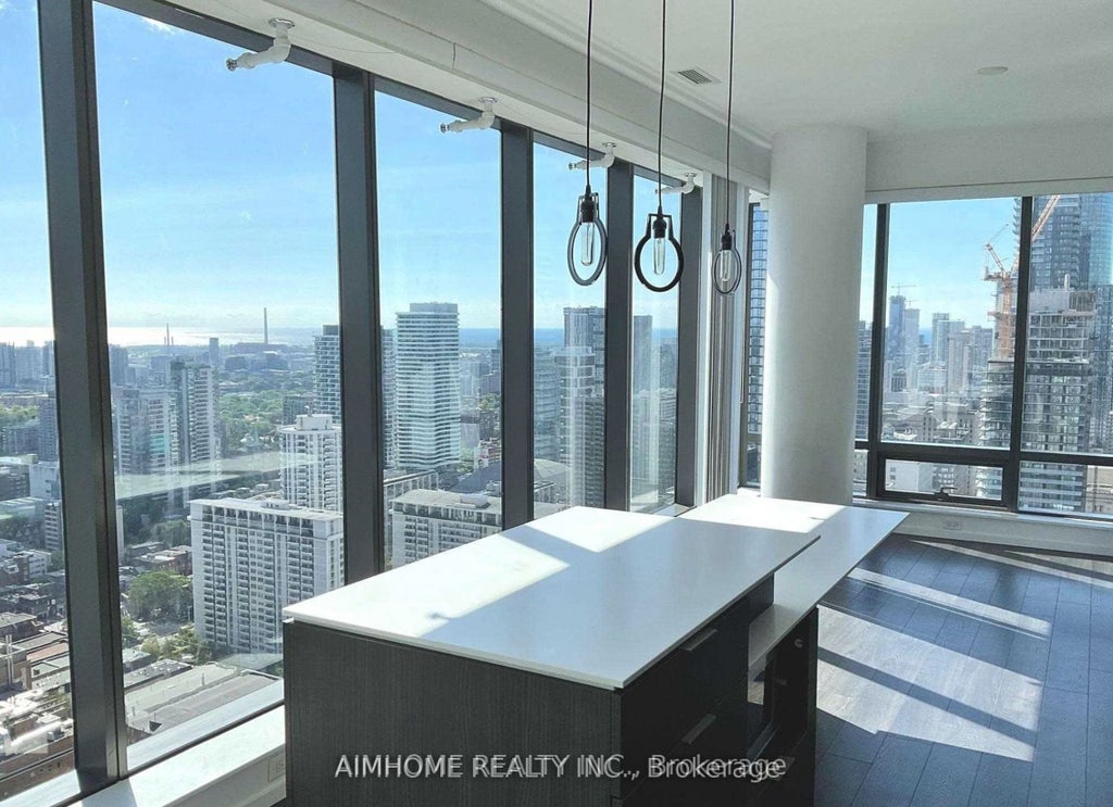 5 St Joseph Street 3702, Toronto C01