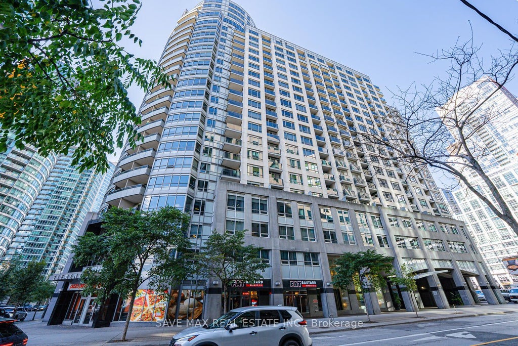 20 Blue Jays Way 2021, Toronto C01