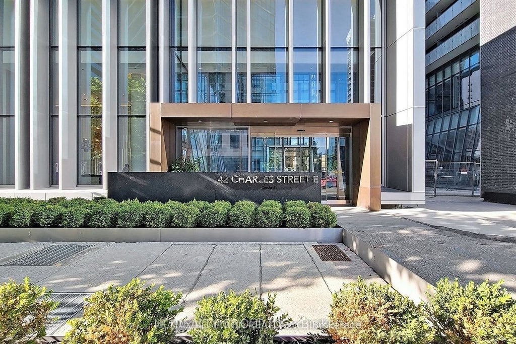 42 Charles Street E 1710, Toronto C08