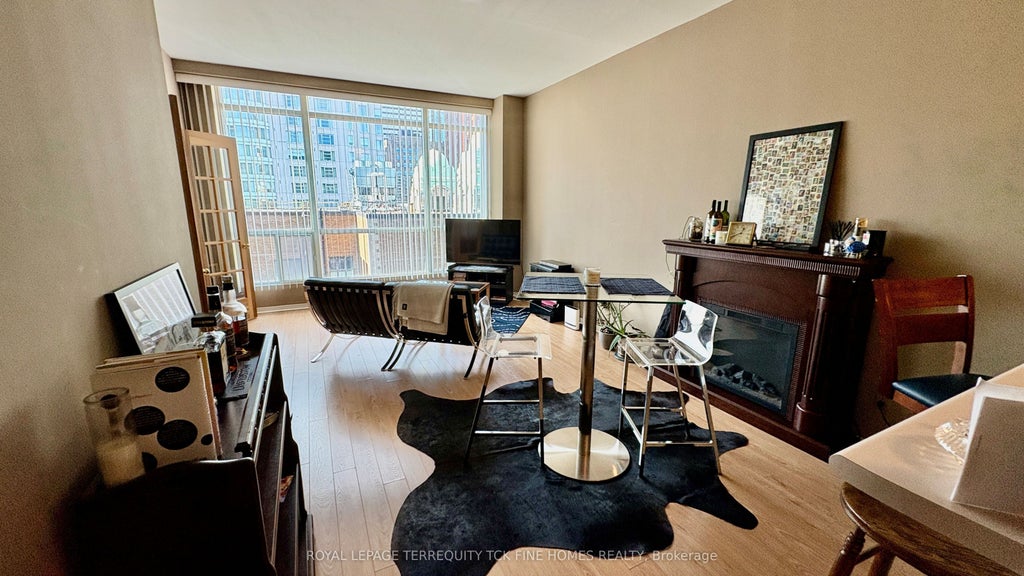 7 King Street E 2008, Toronto C08