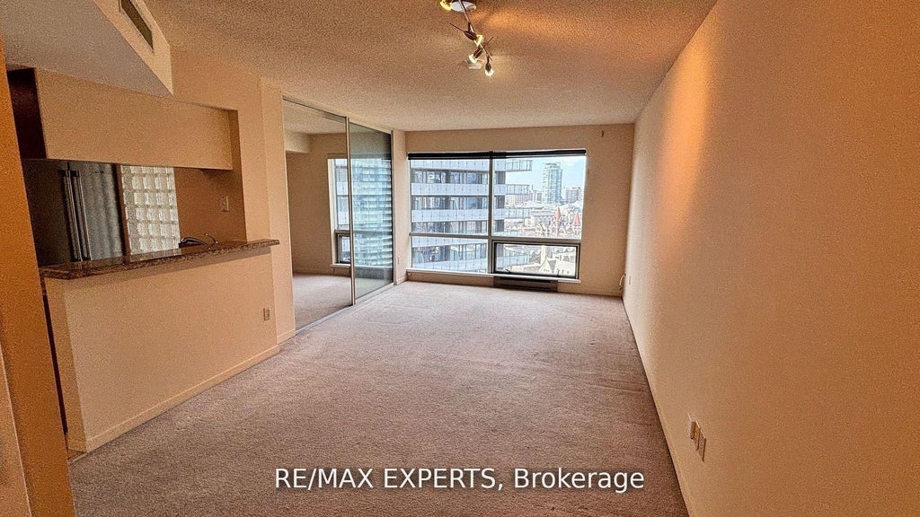 1001 Bay Street 2116, Toronto C01