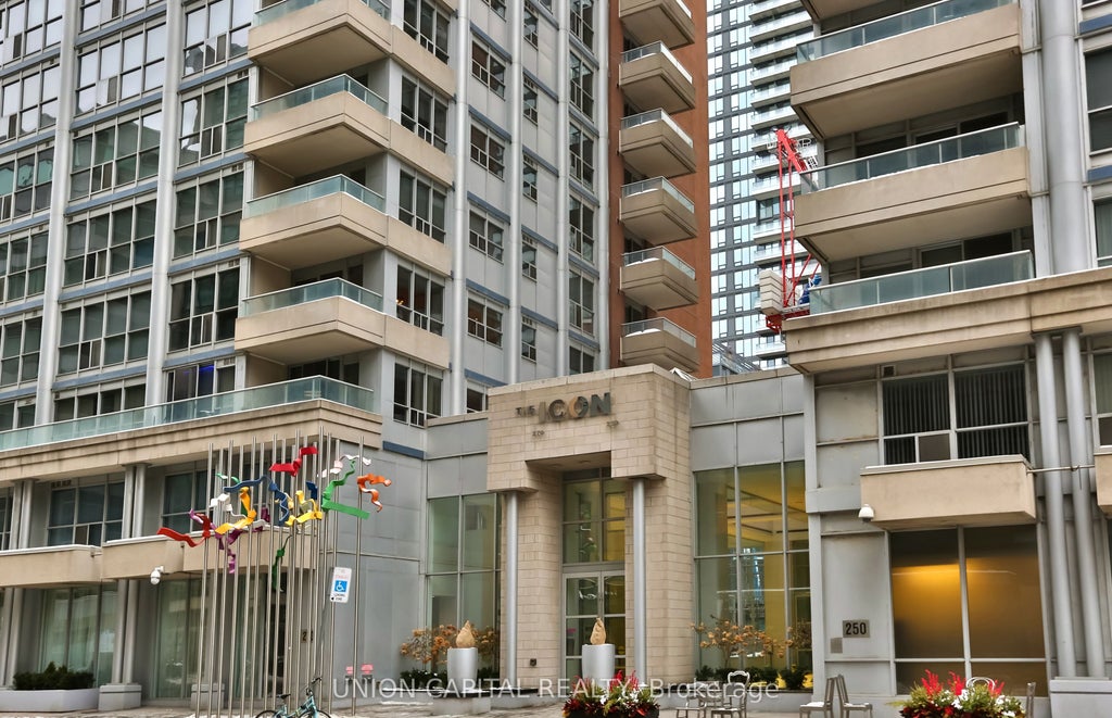 270 Wellington Street W 222, Toronto C01