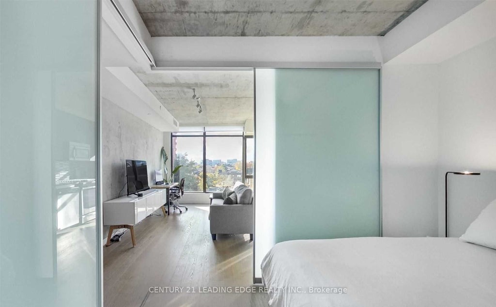 111 Bathurst Street 409, Toronto C01