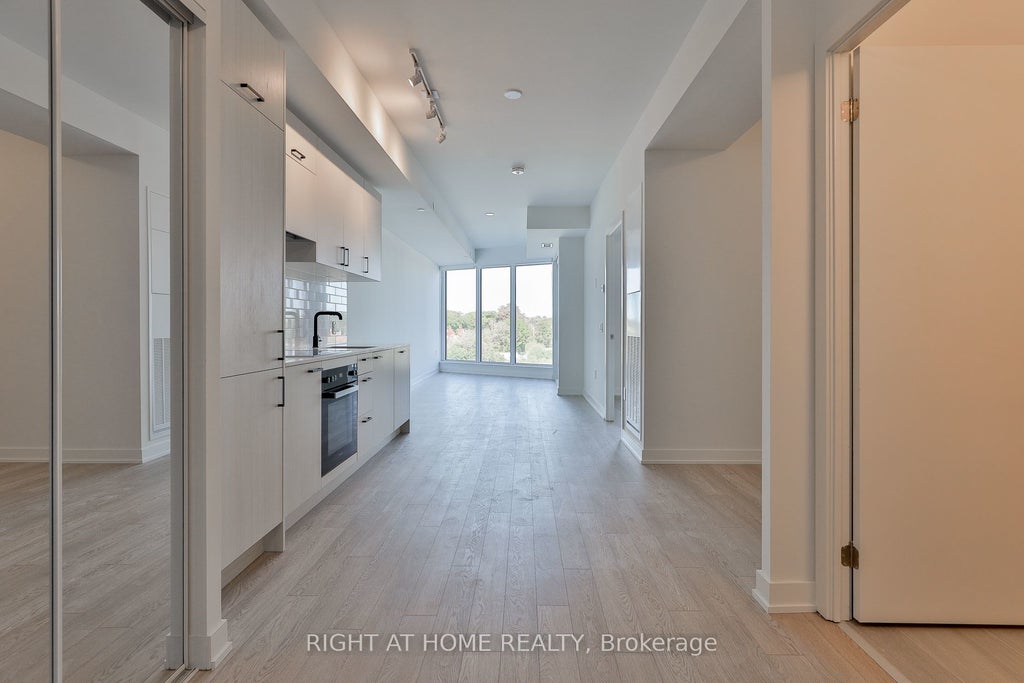 1 Kyle Lowry Rd Road 517, Toronto C13