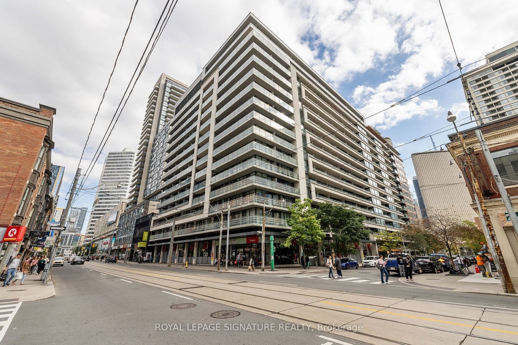 111 Elizabeth Street 915, Toronto C01