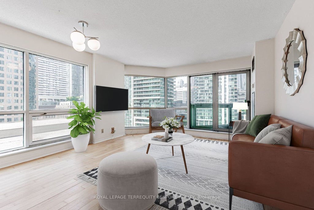 10 Queens Quay W 811, Toronto C01