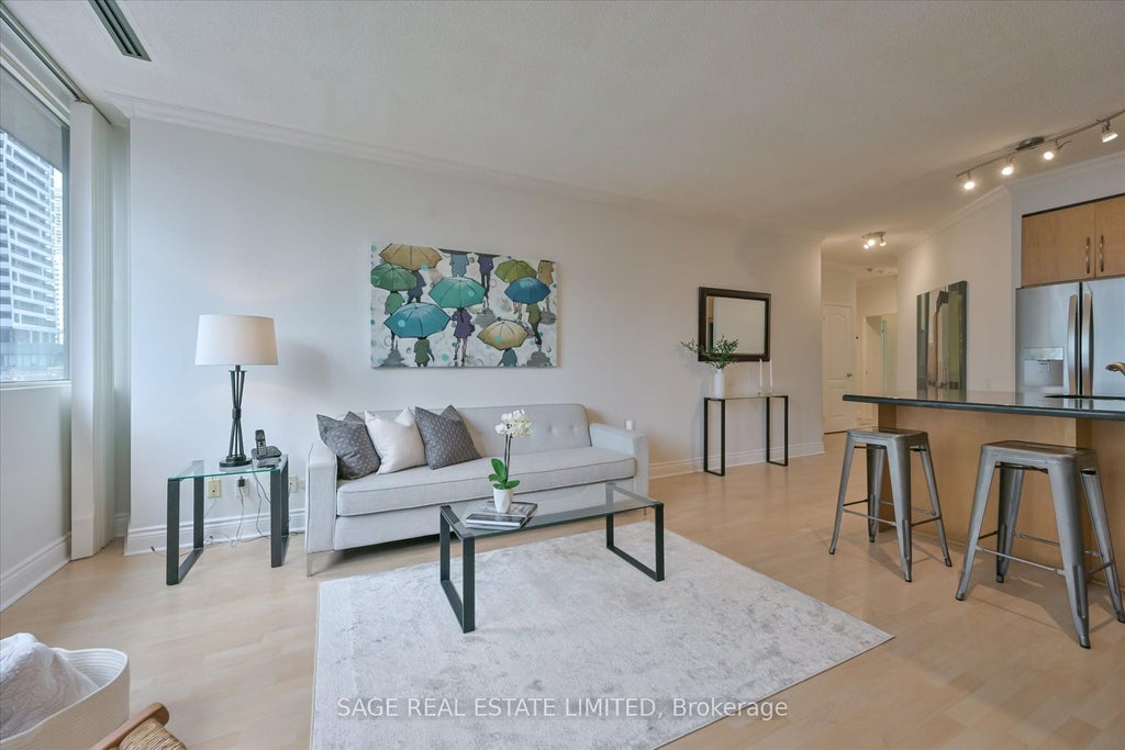 555 Yonge Street 413, Toronto C08