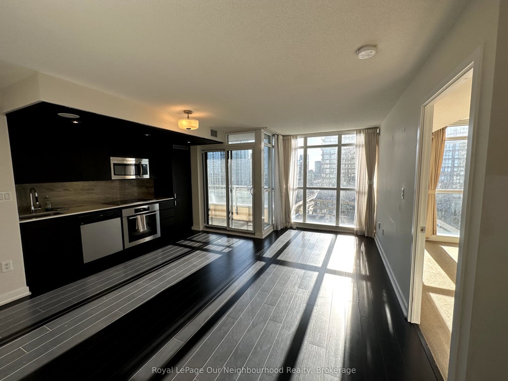 10 Capreol Court 1710, Toronto C01