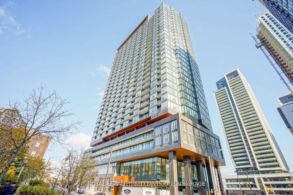 19 Western Battery Road 2818, Toronto C01