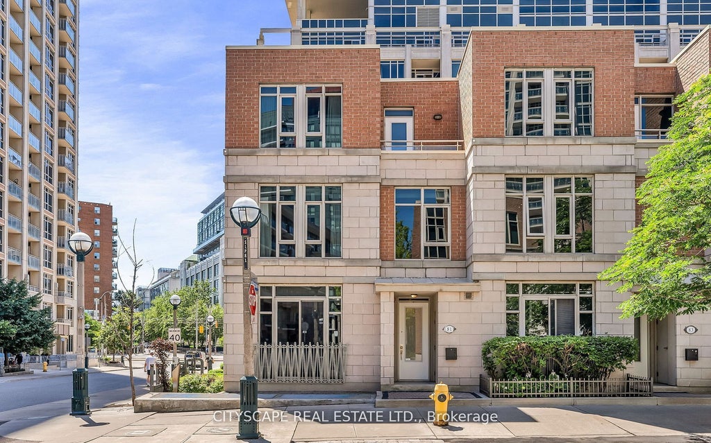 81 Sloping Sky Mews Th 7, Toronto C01