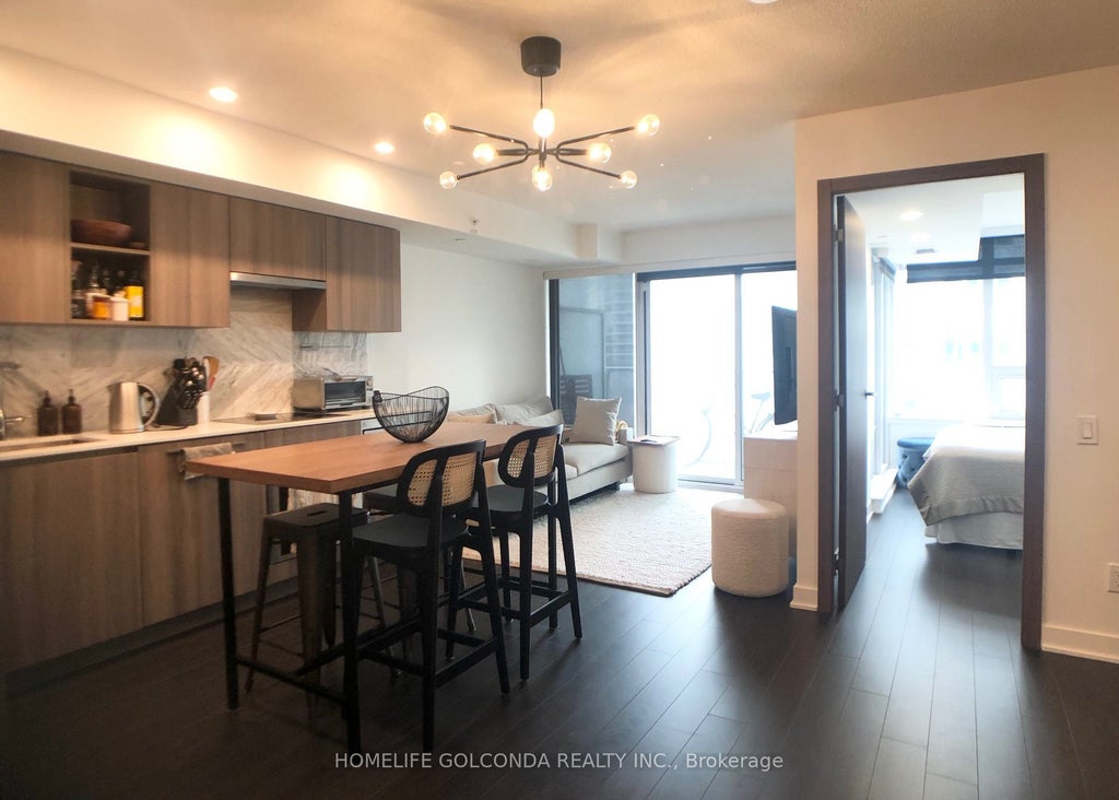 19 Bathurst Street 910, Toronto C01