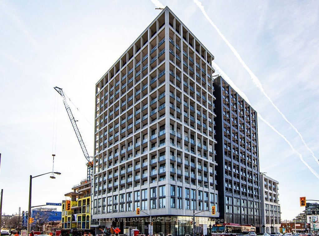 2020 Bathurst Street 1807, Toronto C03