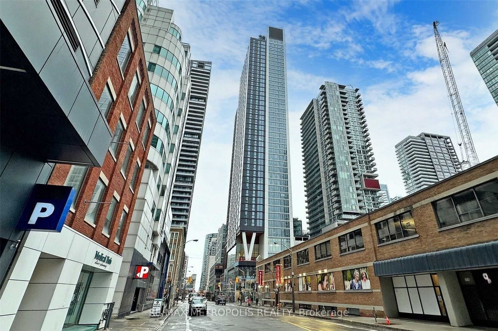 357 King Street W 3501, Toronto C01