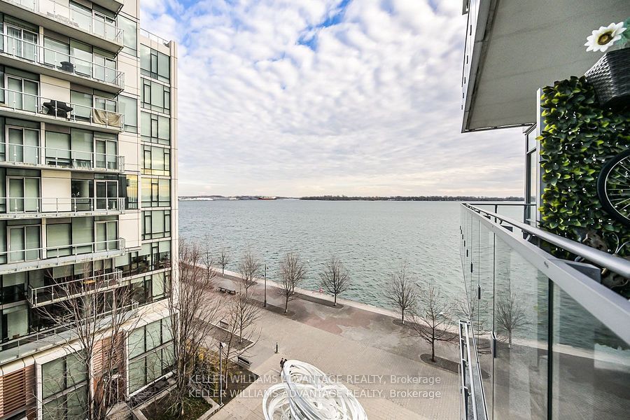 29 Queens Quay E 616, Toronto C08
