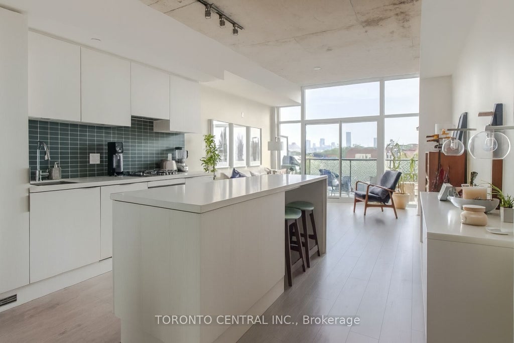 109 Ossington Avenue 512, Toronto C01