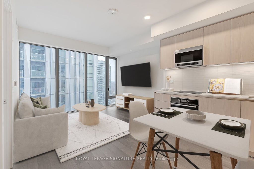 8 Cumberland Street 2809, Toronto C02