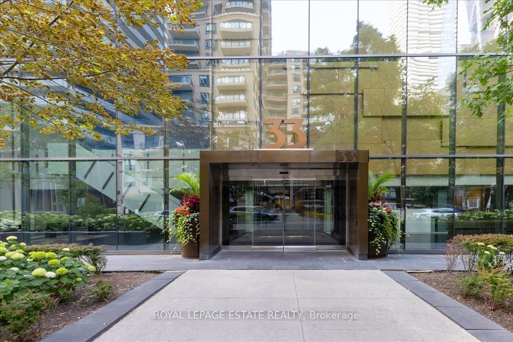 33 Charles Street E 811, Toronto C08