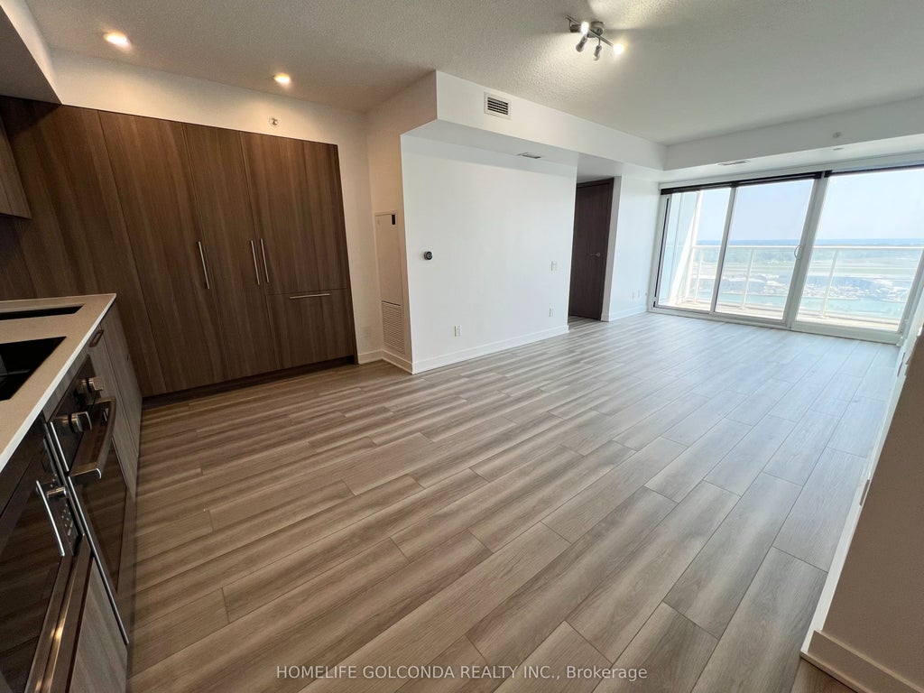 17 Bathurst Street 2515, Toronto C01