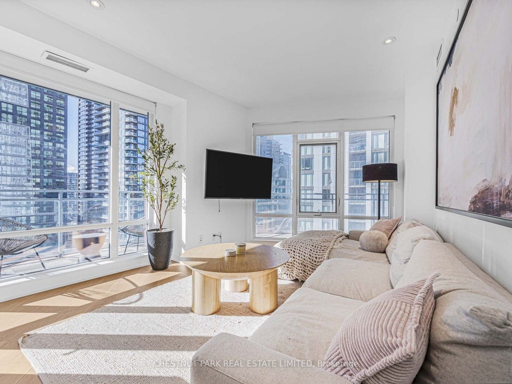 21 Widmer Street 1811, Toronto C01