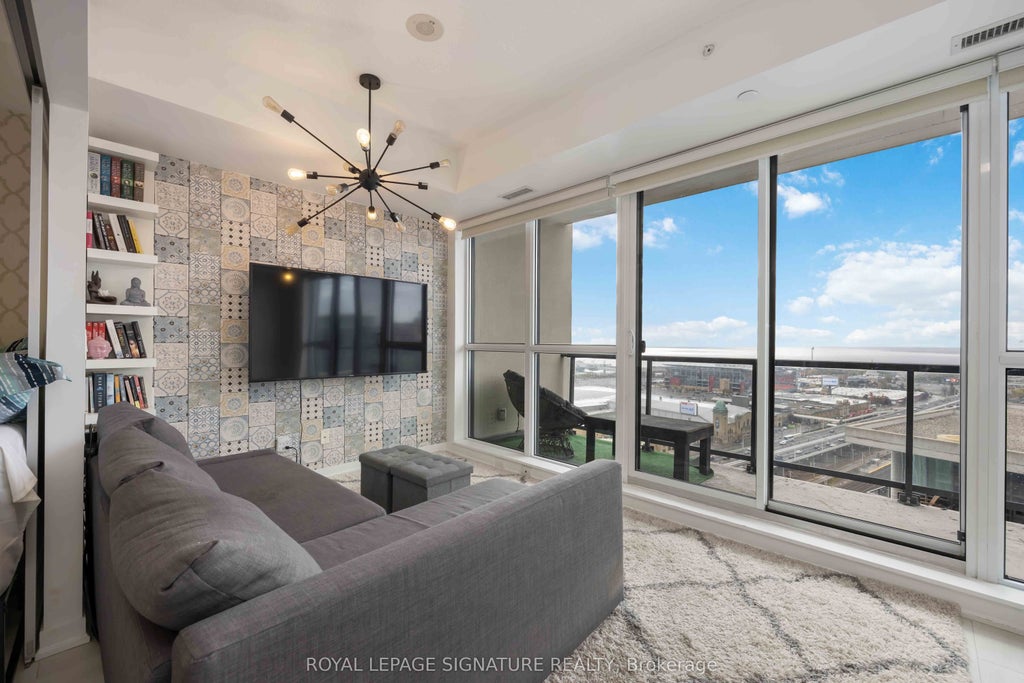 51 East Liberty Street 2215, Toronto C01