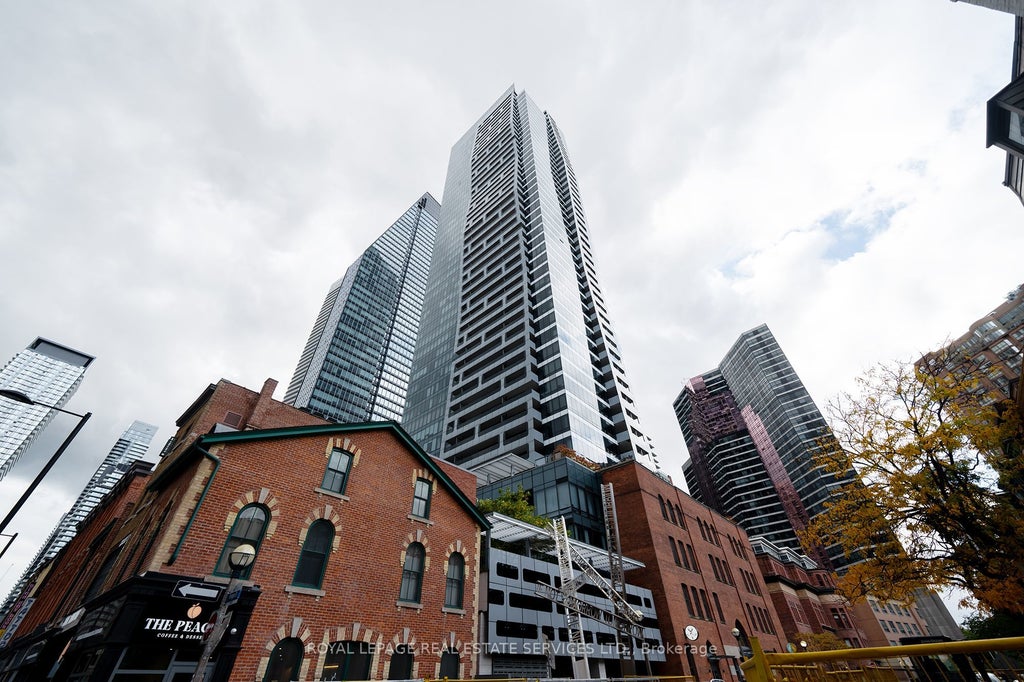 5 St. Joseph Street 3704, Toronto C01