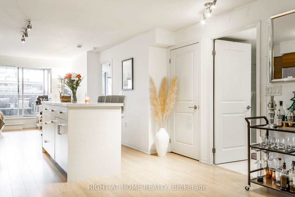 125 Western Battery Road W 214, Toronto C01