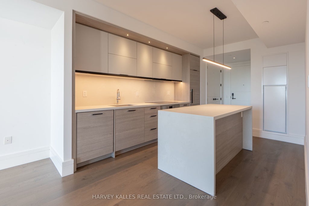 215 Lonsdale Road 705, Toronto C03