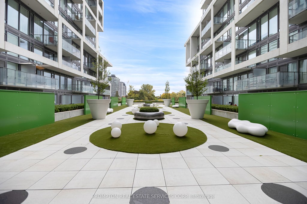 8 Hillsdale Avenue E 1732, Toronto C10