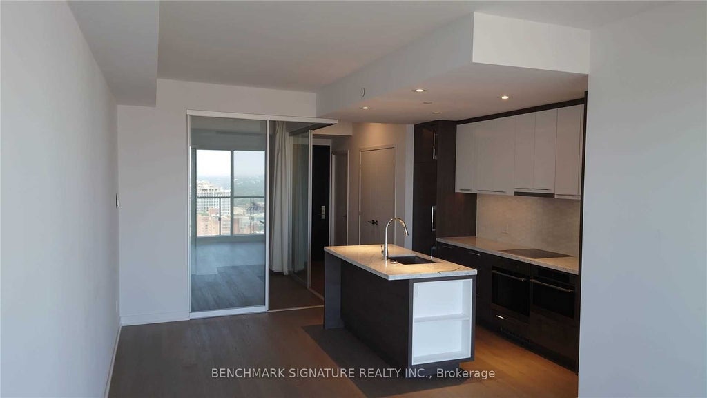 488 University Avenue 2805, Toronto C01