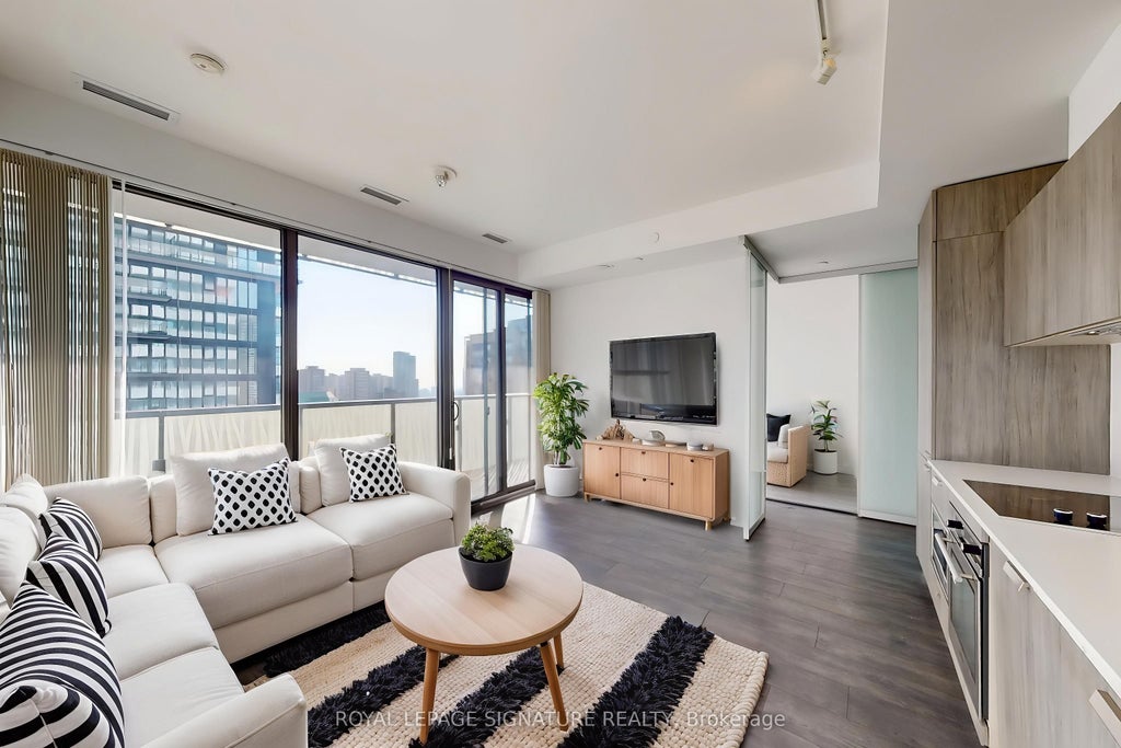 50 Charles Street E 1901, Toronto C08