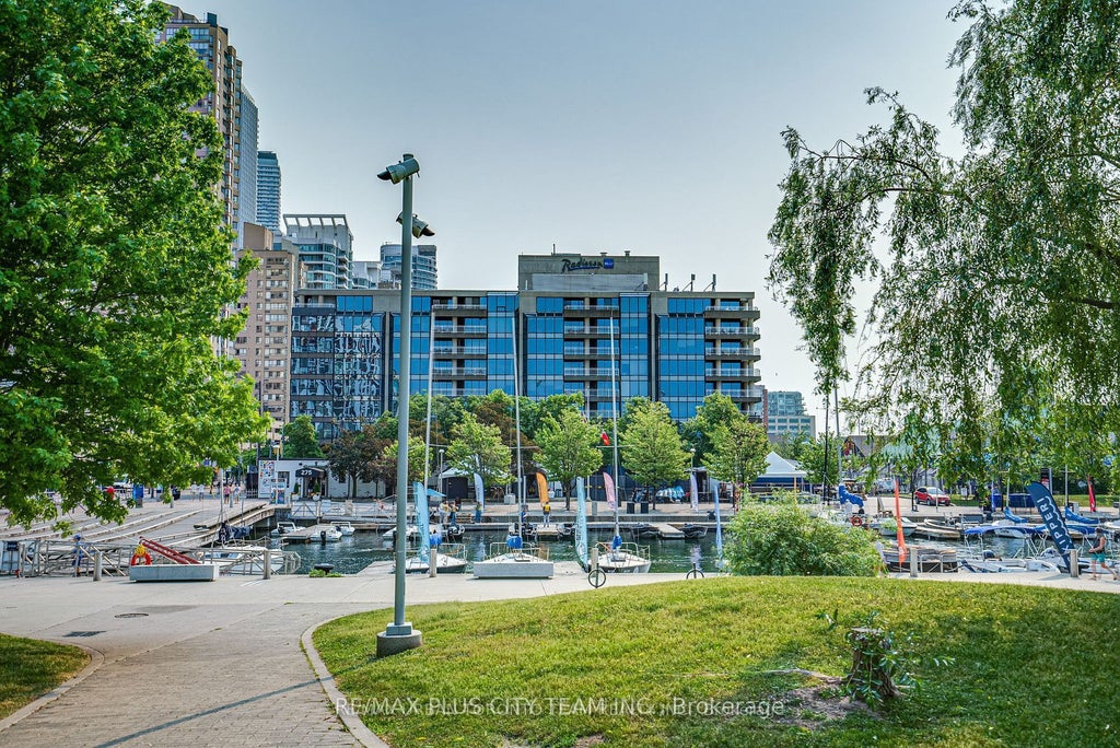 251 Queens Quay W 707, Toronto C01