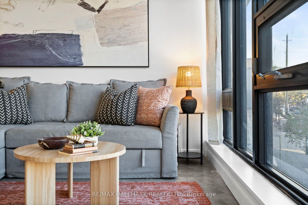 1239 Dundas Street W 207, Toronto C01