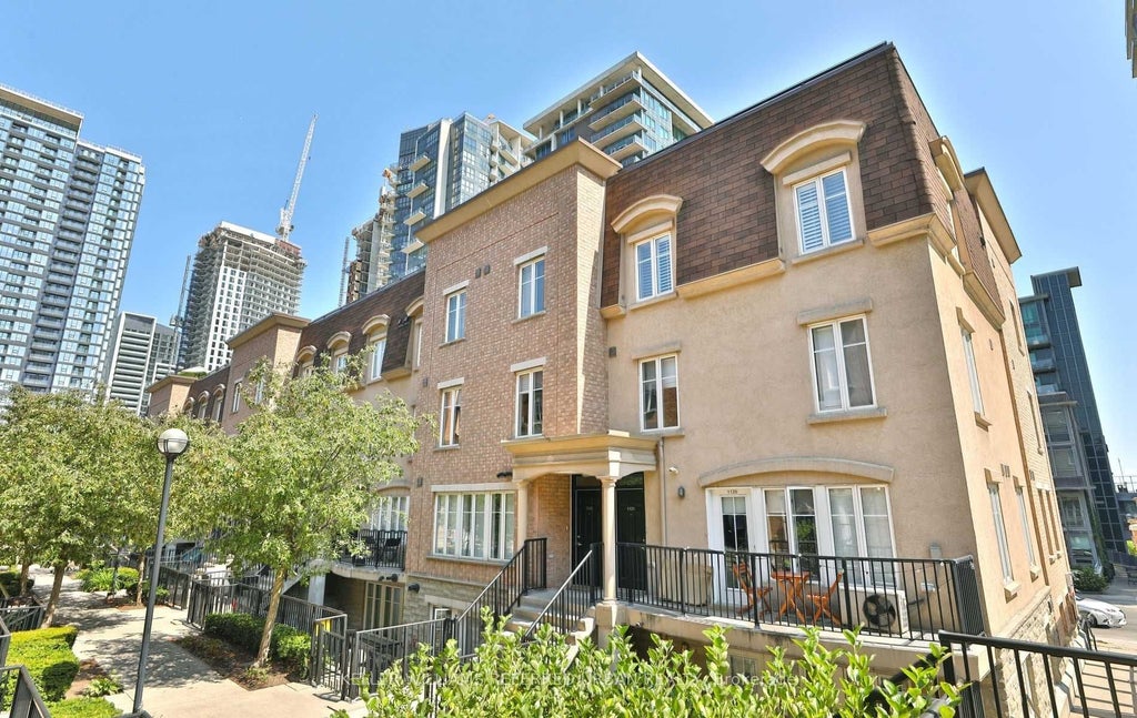 50 East Liberty Street 1122, Toronto C01