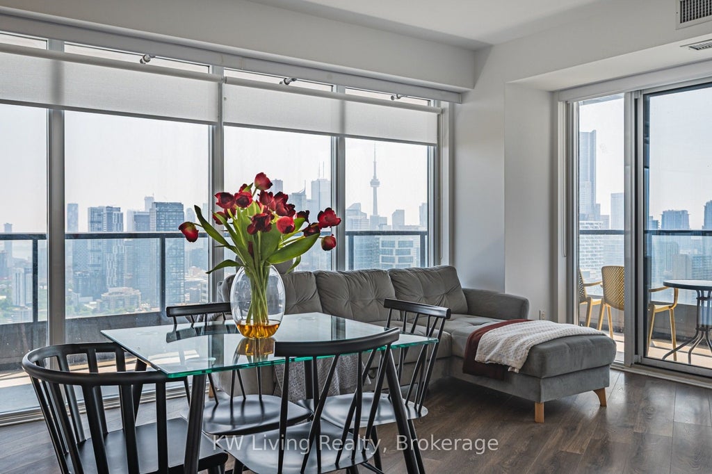 159 Wellesley Street E 3307, Toronto C08