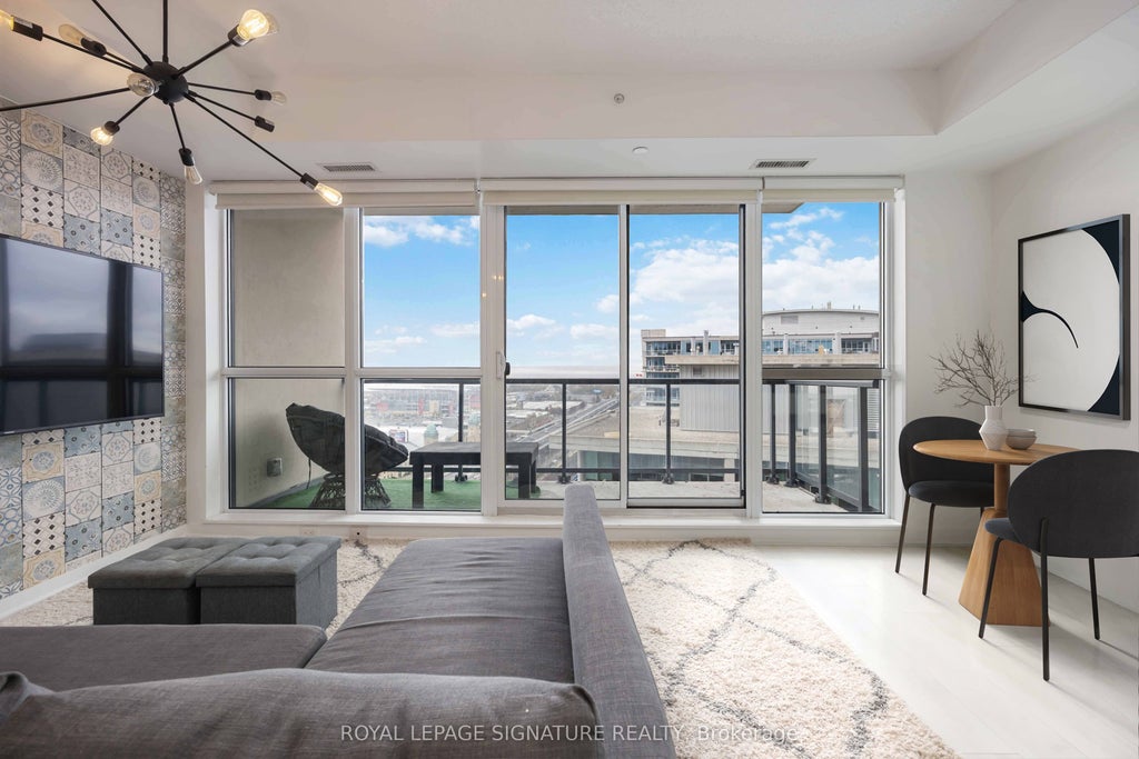 51 East Liberty Street 2215, Toronto C01