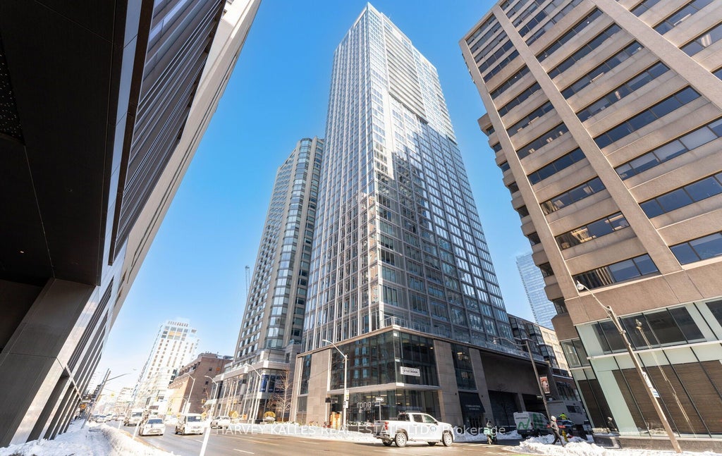 200 Cumberland Street 3502, Toronto C02