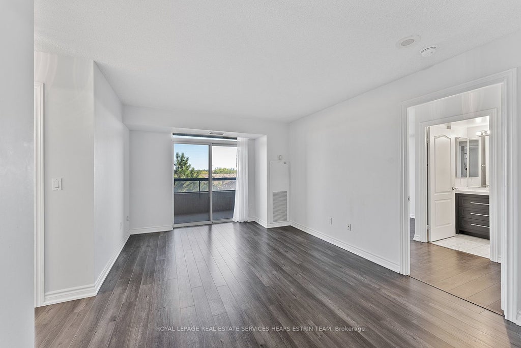 18 Sommerset Way 818, Toronto C14