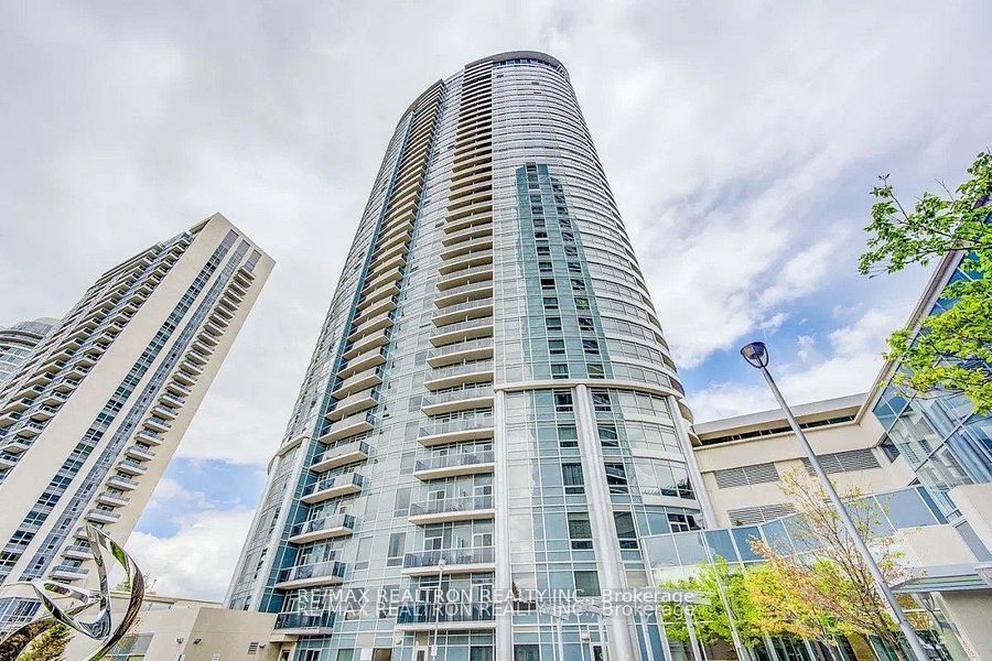 135 Village Green Square 824, Toronto E07