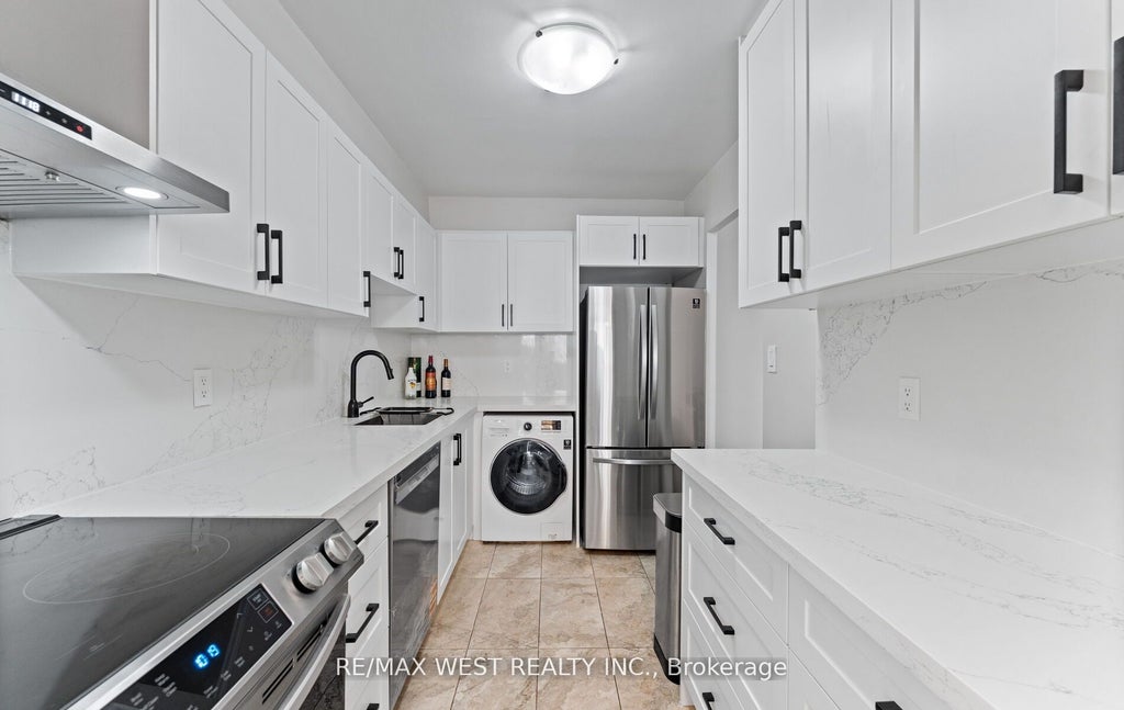 5 Massey Square 2910, Toronto E03