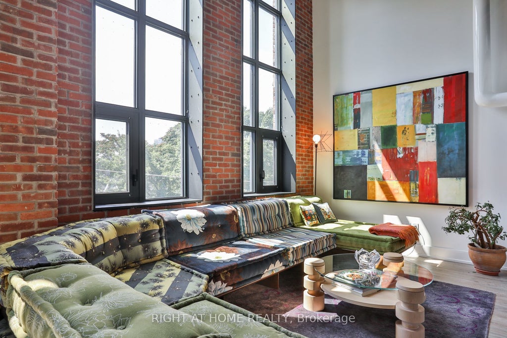 150 Logan Avenue 409, Toronto E01