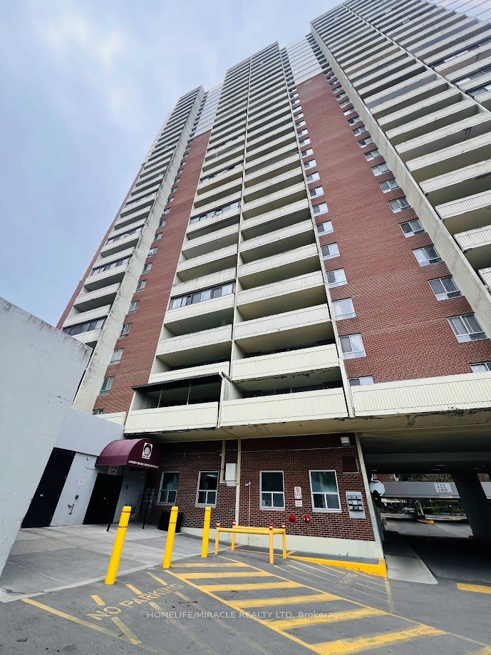 5 Massey Square 1108, Toronto E03