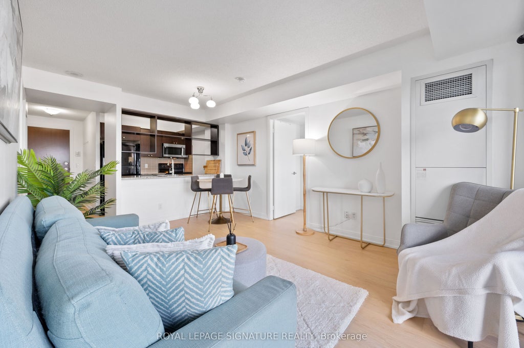 181 Village Green Square 921, Toronto E07