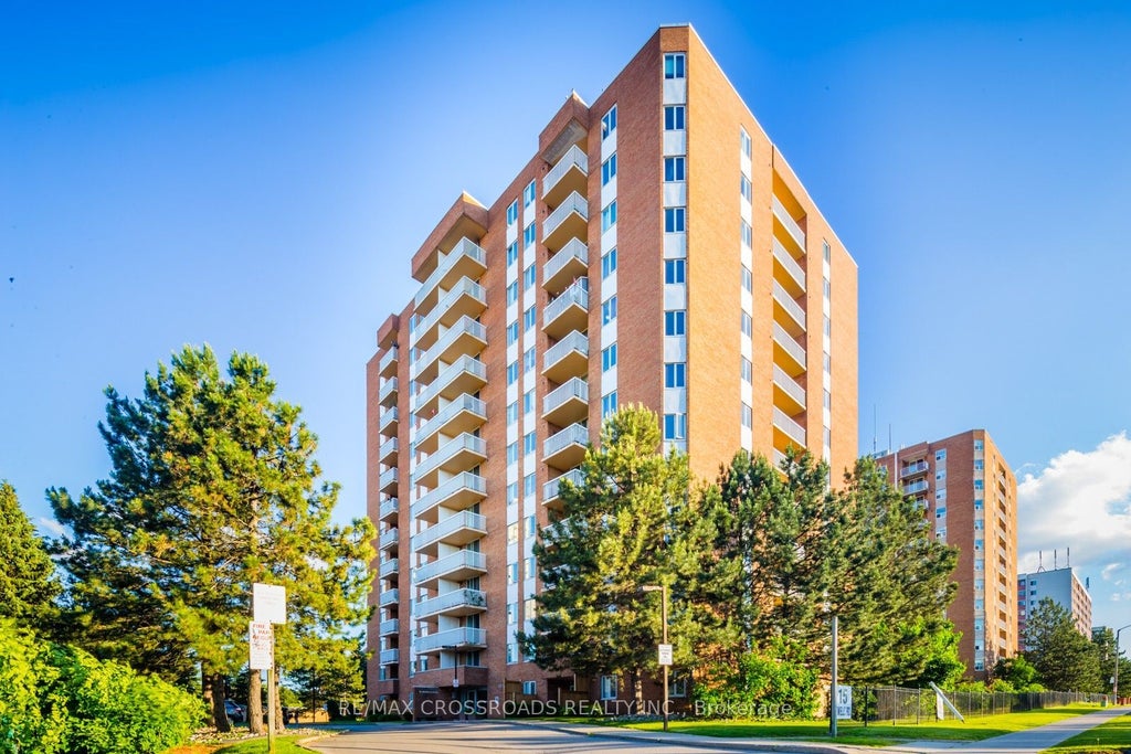 15 Sewells Road 1204, Toronto E11