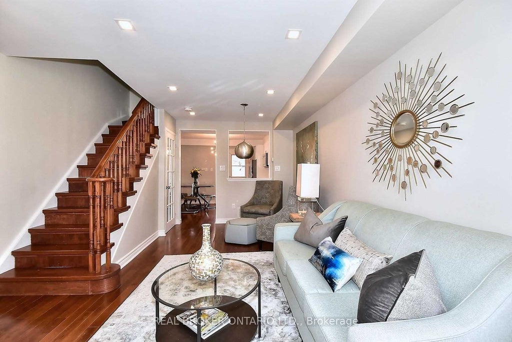 9472 Sheppard Avenue E, Toronto E11