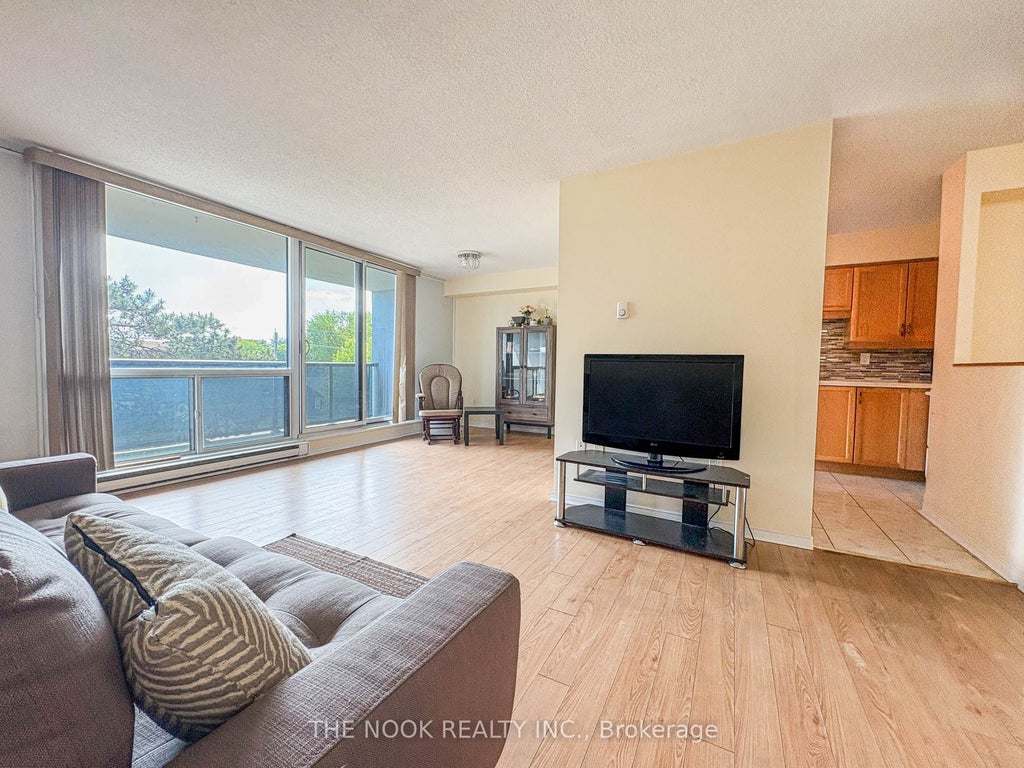 454 Centre Street 406, Oshawa