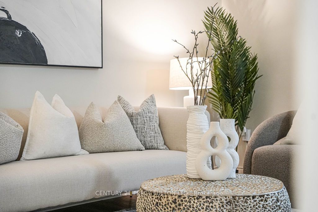 921 Midland Avenue 101, Toronto E08