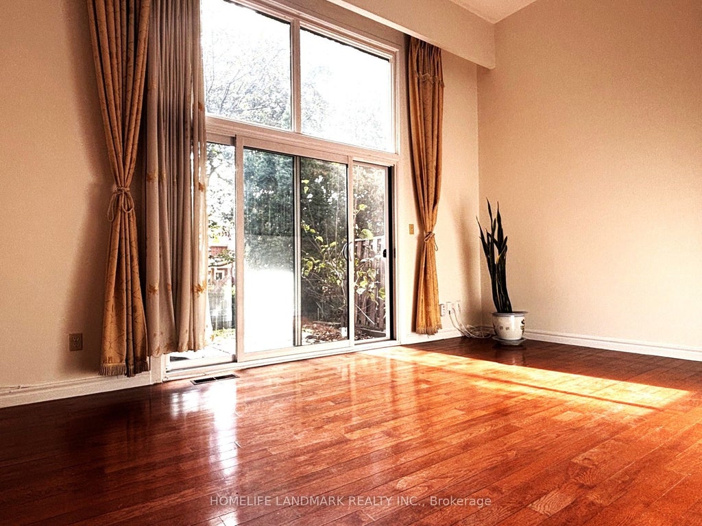 254 Sprucewood Court, Toronto E05