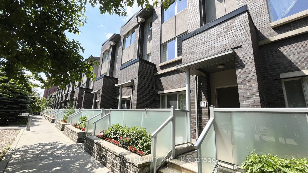 310 Village Green Square E 11, Toronto E07