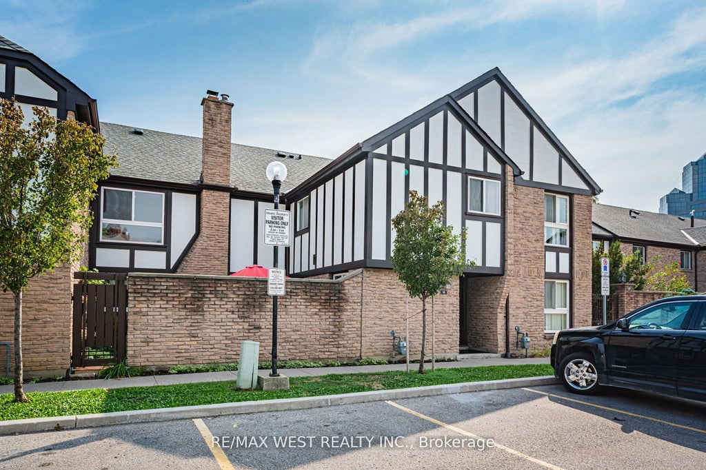 2 Dailing Gate 15, Toronto E11