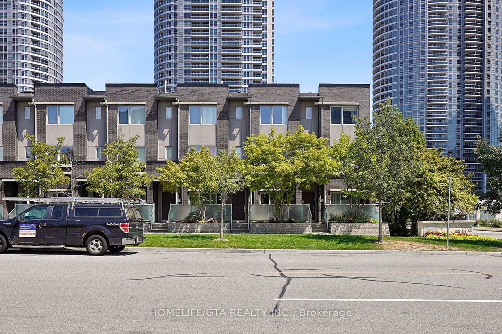 330 Village Green Square Th45, Toronto E07